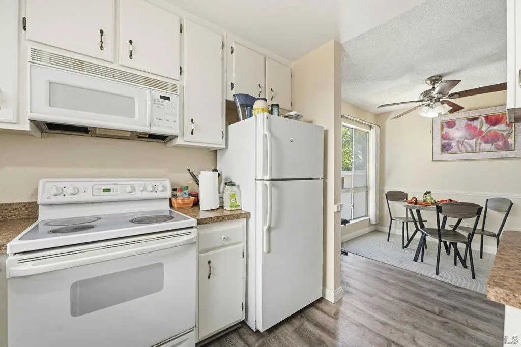 2566 White Oak Pl 6, Escondido, California 92027 home-pic-16